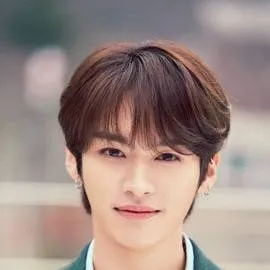 chat with ai character: lee minho 
