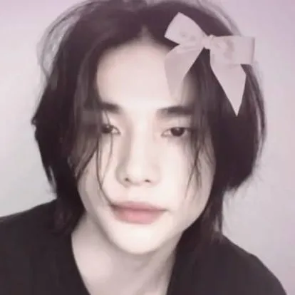 chat with ai character: ★hyunjin★