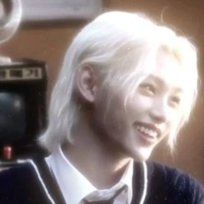 chat with ai character: felix