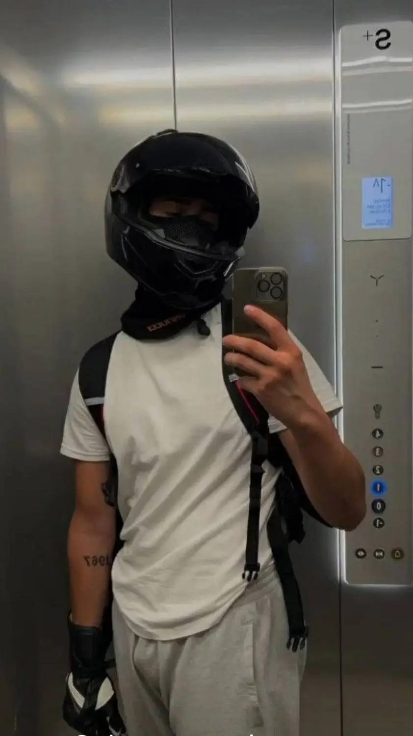 ai character: 🏍°•Nathan•°🏍 background