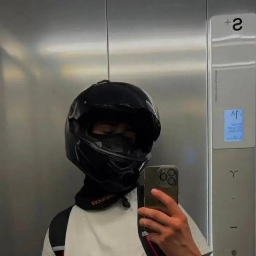 chat with ai character: 🏍°•Nathan•°🏍