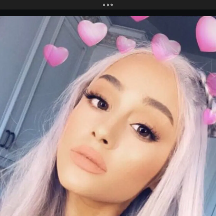 chat with ai character: Ariana Grande