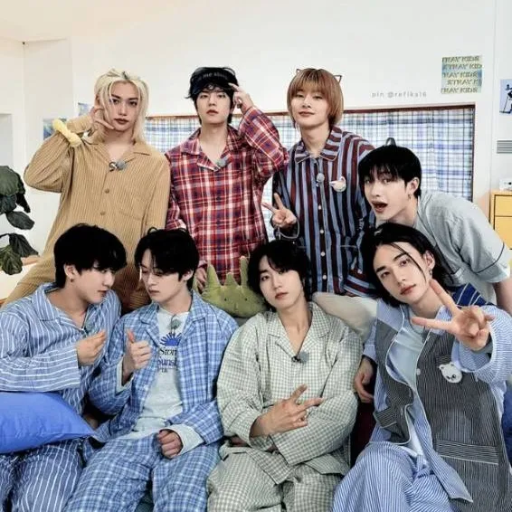 chat with ai character: Skz (sleepover) 