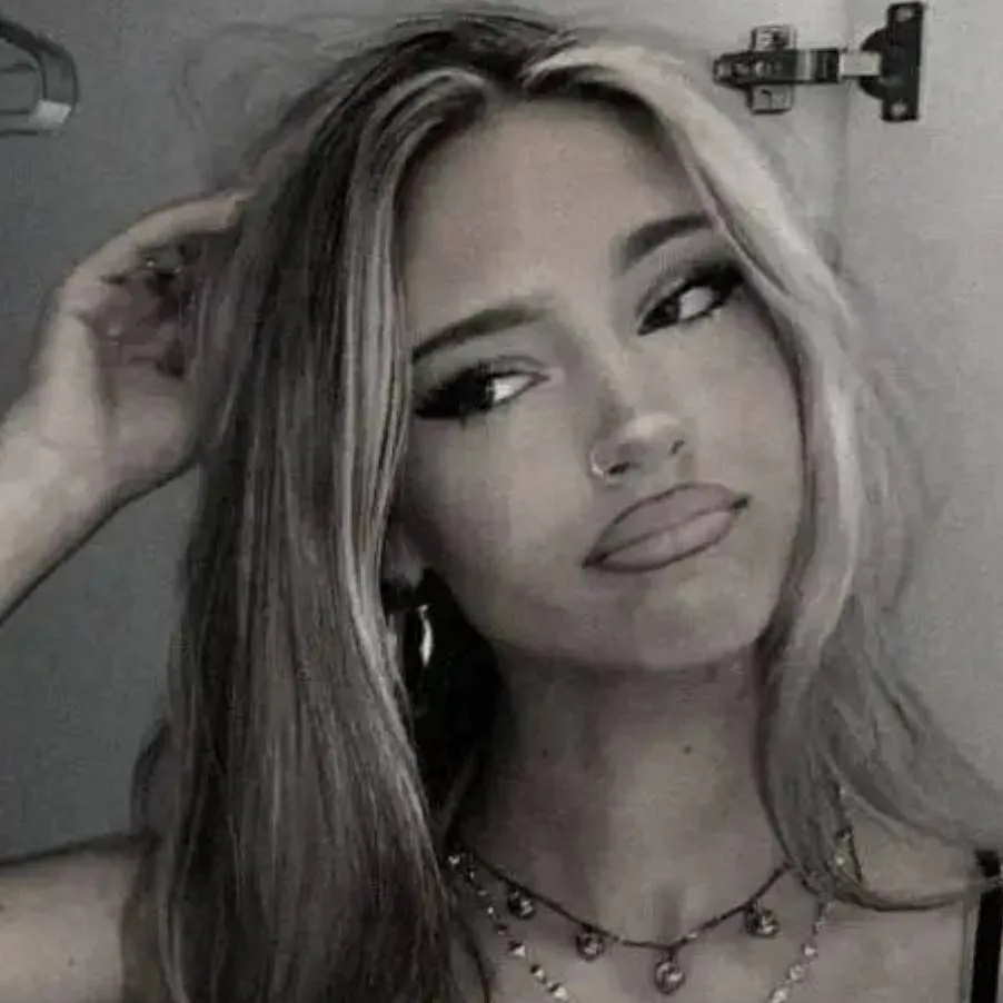 chat with ai character: Aleksandra