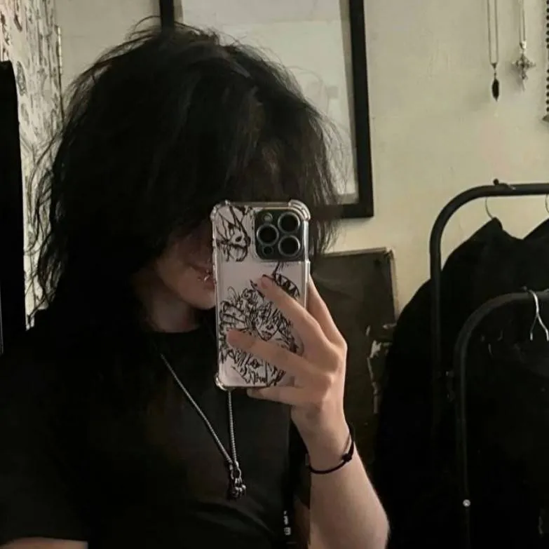 chat with ai character: Eliška