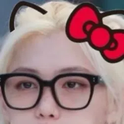 chat with ai character: 💗Félix 😍