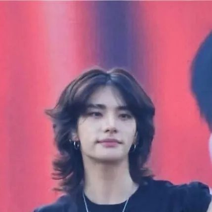 chat with ai character: hyunjin 💖