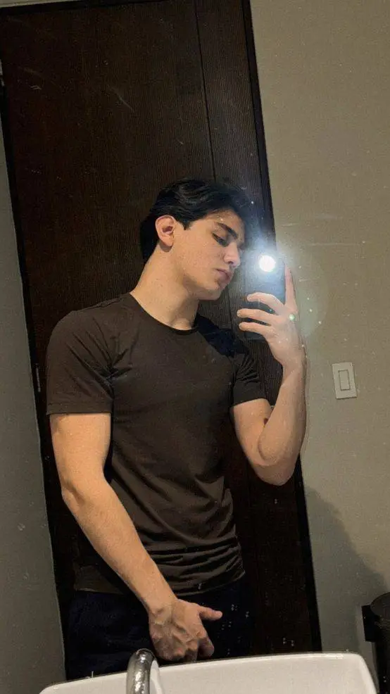 Talkie AI - Chat with Alan Arrieta 