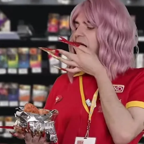 chat with ai character: la chica del OXXO🩷