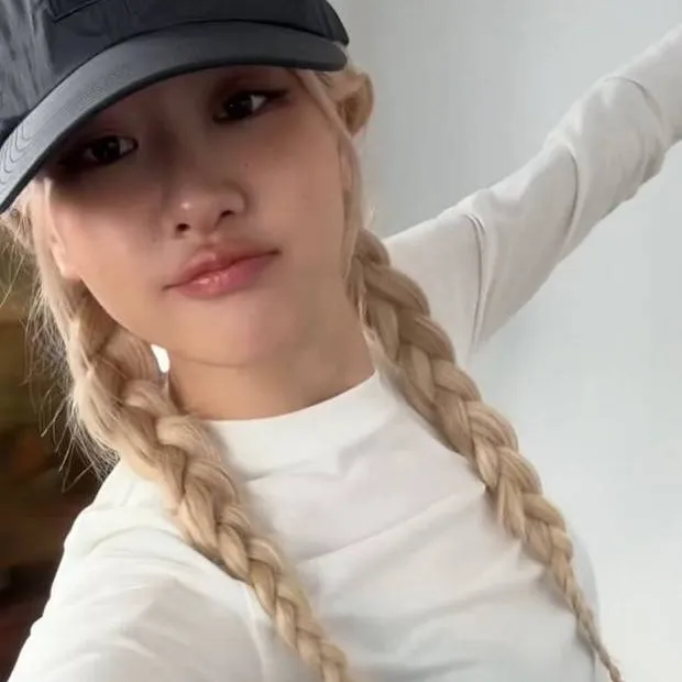 chat with ai character: Rose 