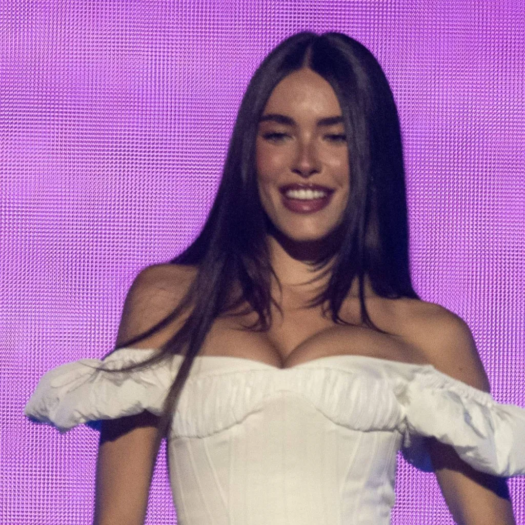 chat with ai character: Madison Beer