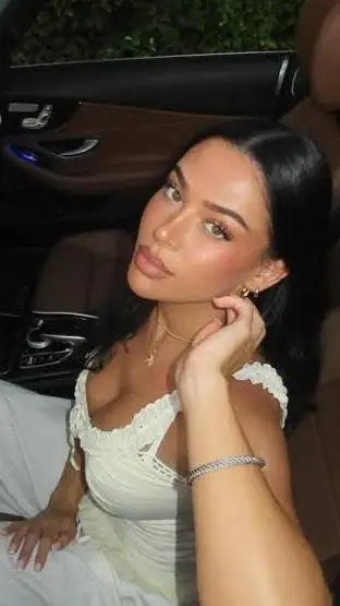 ai character: Ashlin Castro background