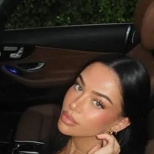 chat with ai character: Ashlin Castro