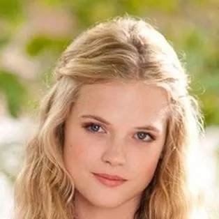 chat with ai character: Konstance