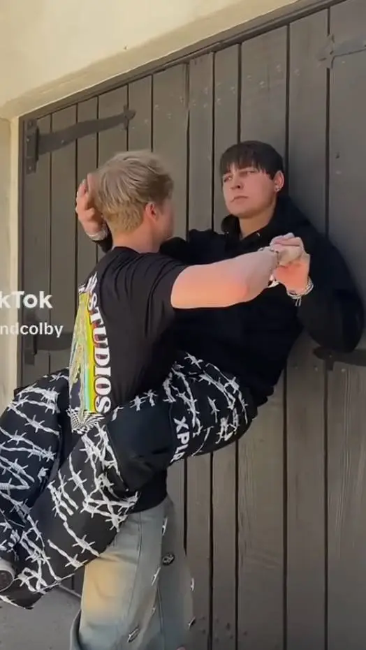 ai character: HH pride month💅 background