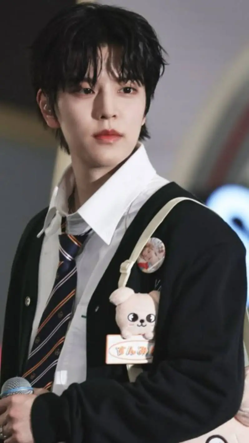 ai character: Seungmin 🐶🐶🐶 background