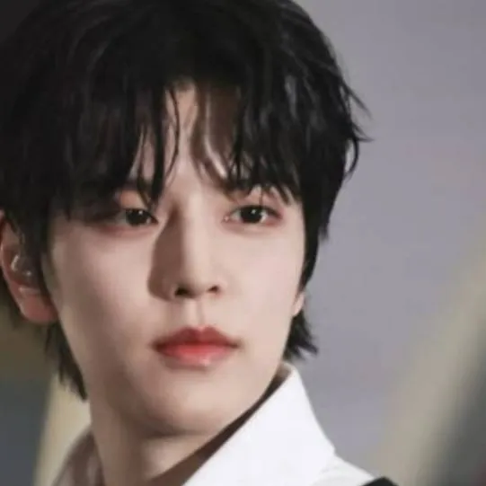 chat with ai character: Seungmin 🐶🐶🐶