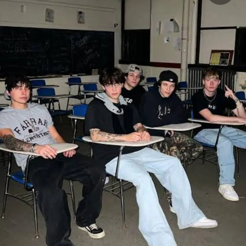 chat with ai character: trap house 