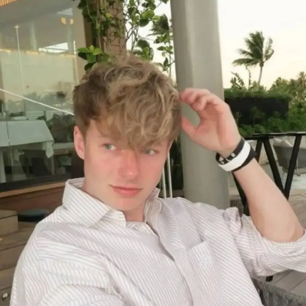 chat with ai character: sam golbach 