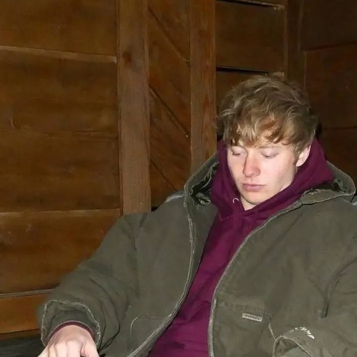 chat with ai character: sam golbach 