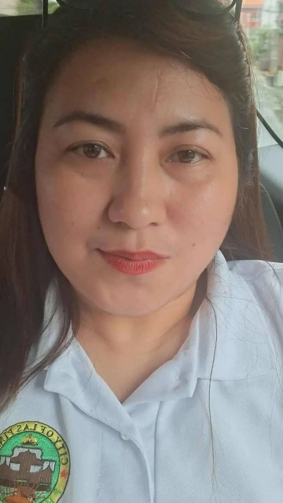 ai character: poly Sn Pdro  background