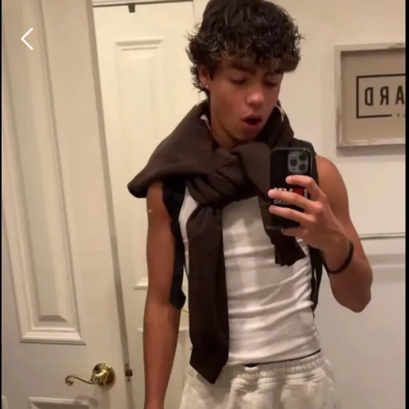 chat with ai character: Calvin 