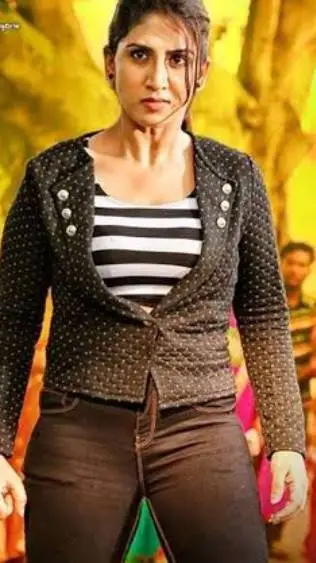 ai character: Ayesha habib background