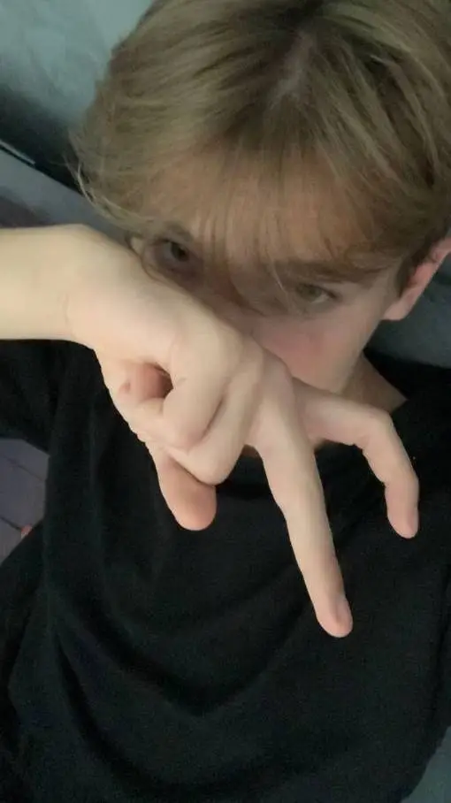 ai character: Максим background