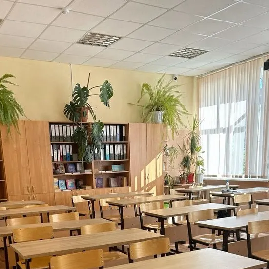 chat with ai character: Classroom grade 4