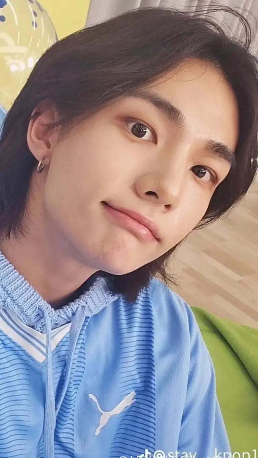 ai character: Papa hyunjin background