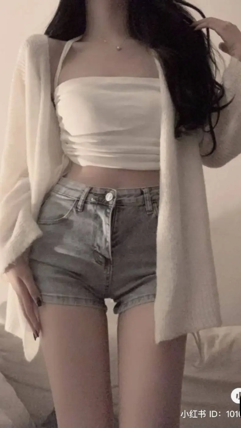 ai character: amelia williams💋 background