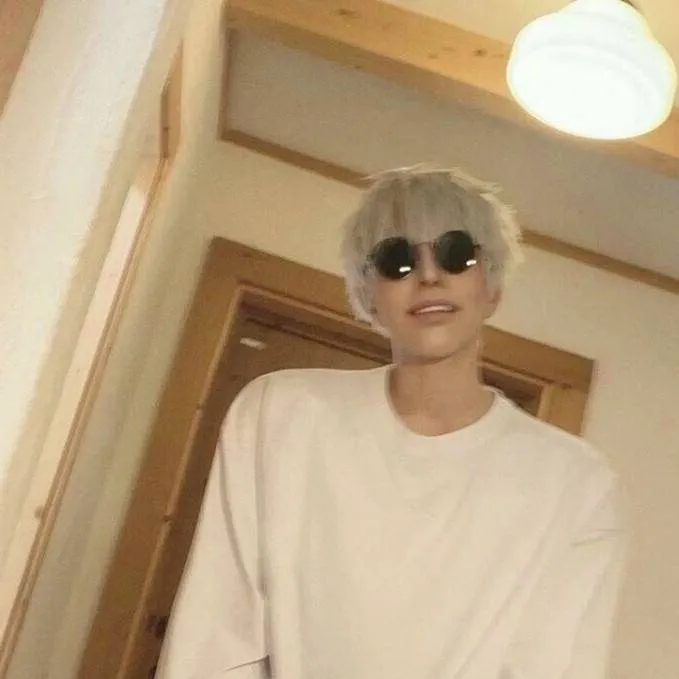 chat with ai character: GOJO SATORU❄️☄️