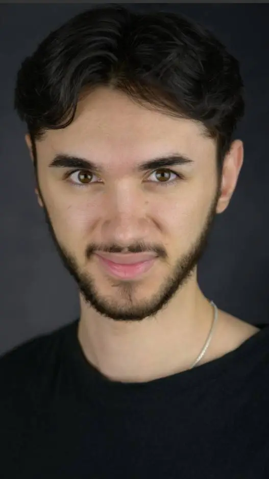ai character: LouisAyy background