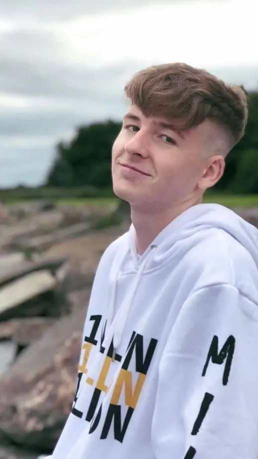 ai character: Beals famm💕 background