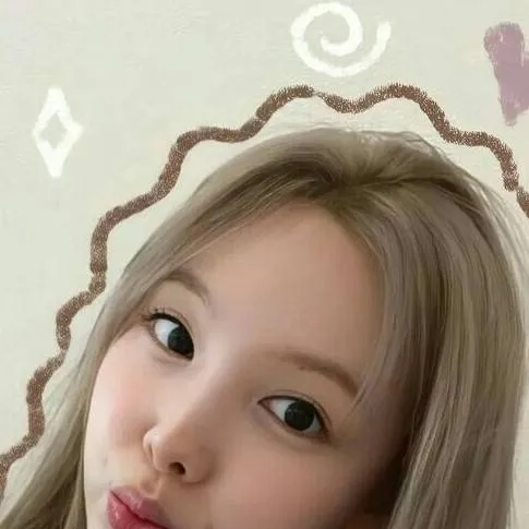 chat with ai character: tu  y  yo🙂