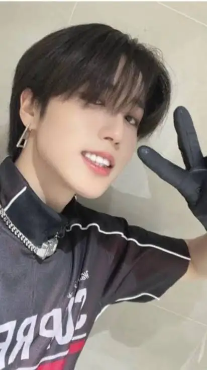 ai character: Han Jisung_ background