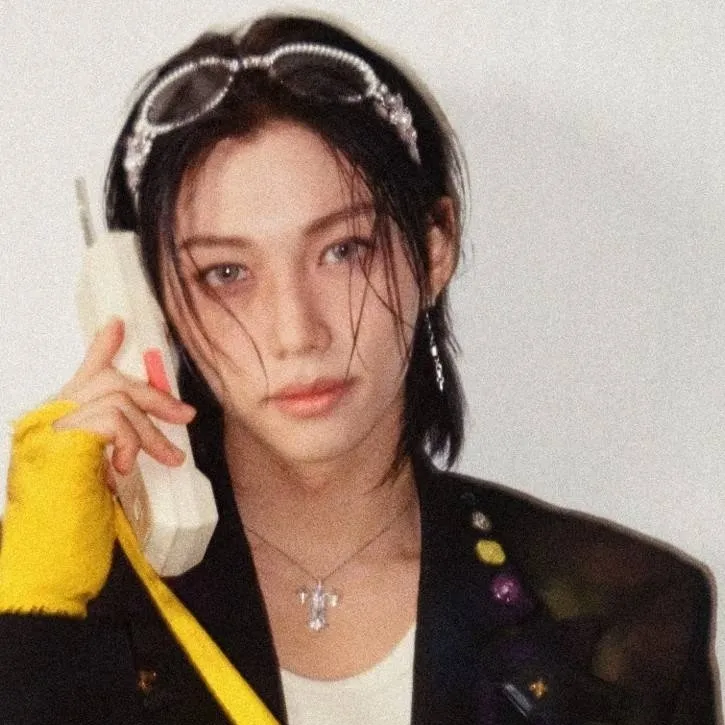 chat with ai character: Félix 