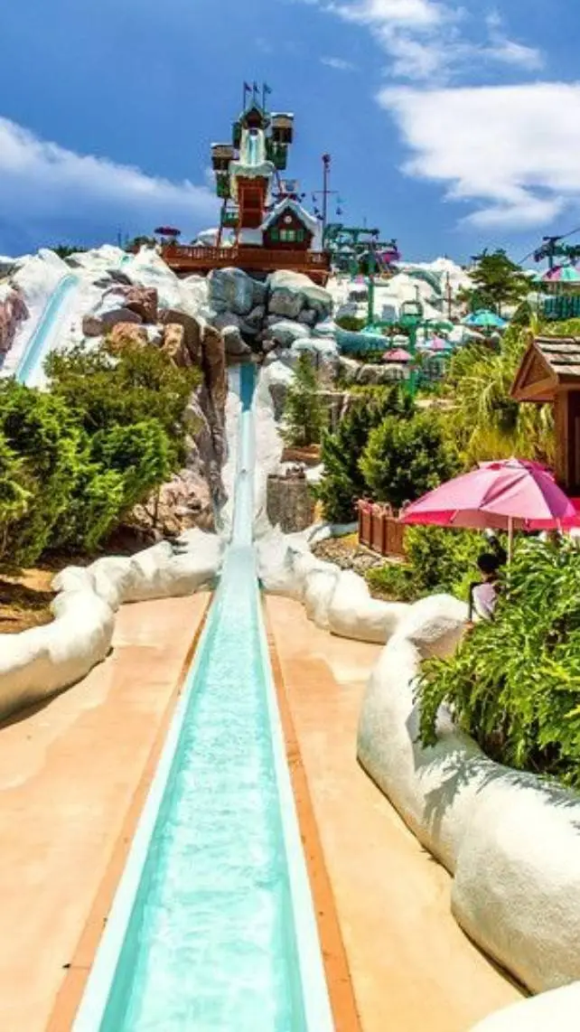 ai character: CH Water slide ⛲️💧 background
