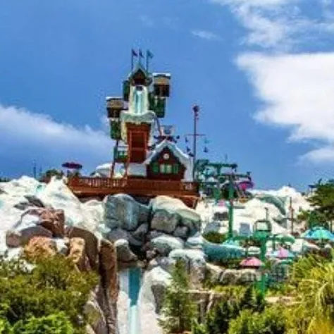 chat with ai character: CH Water slide ⛲️💧