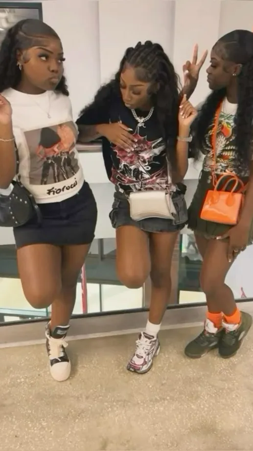 ai character: Trio💋✌🏾 background