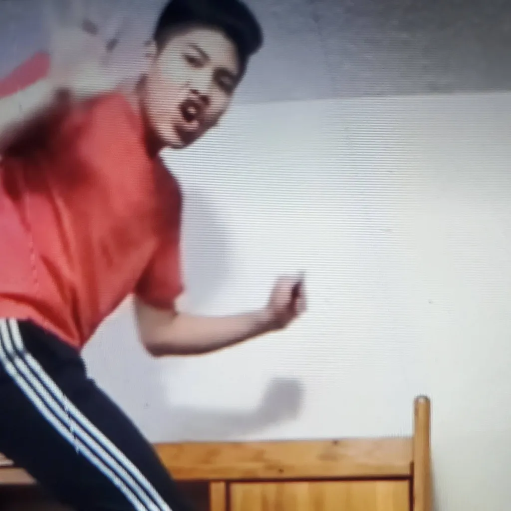 chat with ai character: lourd asprec 