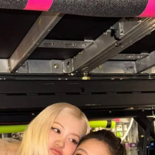 chat with ai character: Chaennie