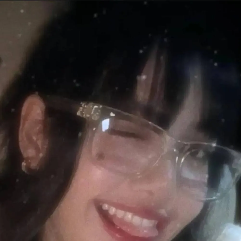 chat with ai character: Lisa