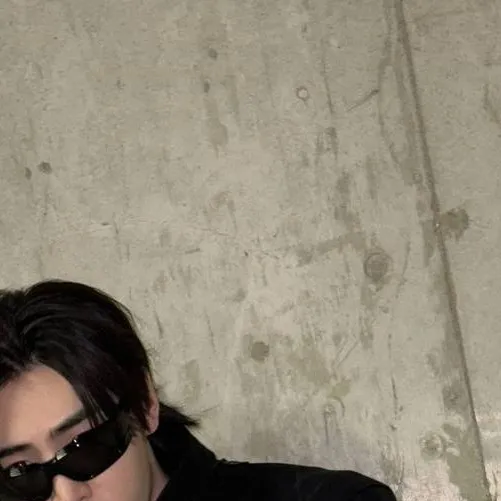 chat with ai character: sunghoon 