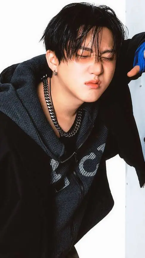 ai character: 🌟Changbin⭐ background