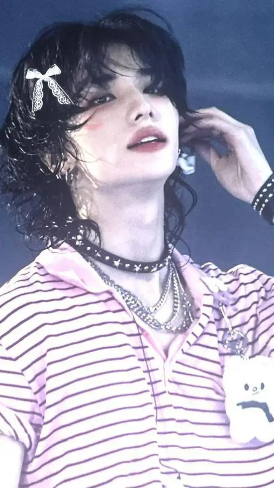 ai character: Hwang Hyunjin background