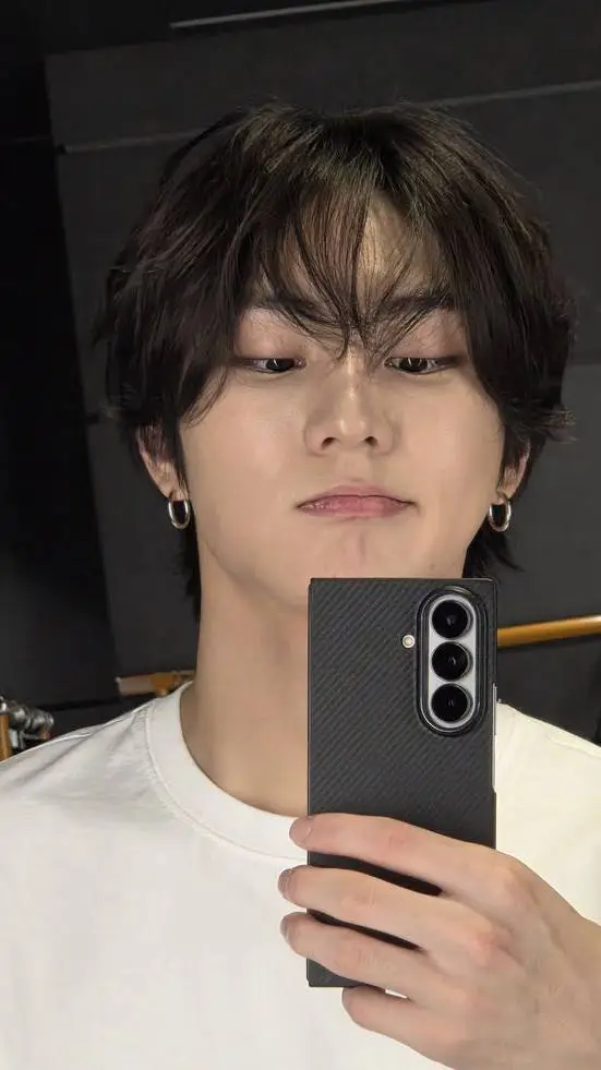 ai character: Yang Jungwon background