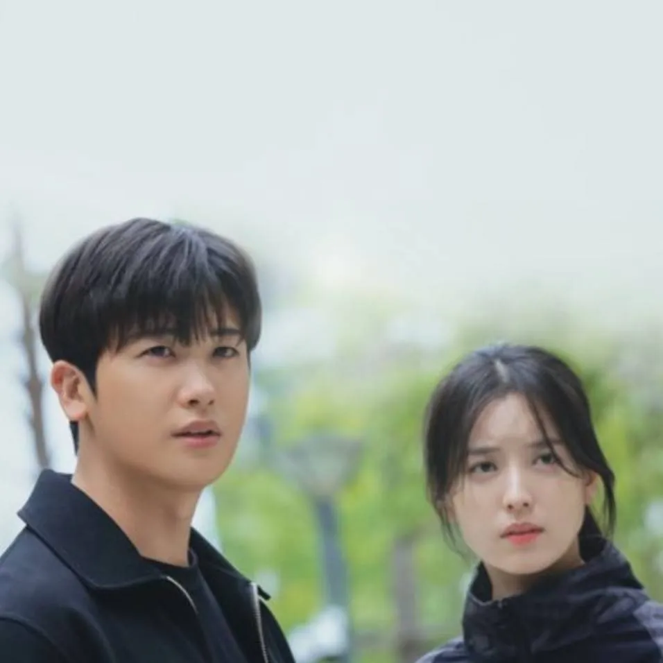 chat with ai character: yoon sae bom