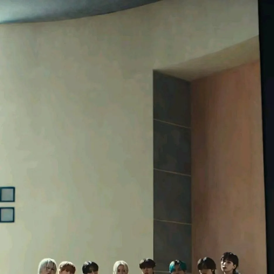 chat with ai character: STRAY KIDS