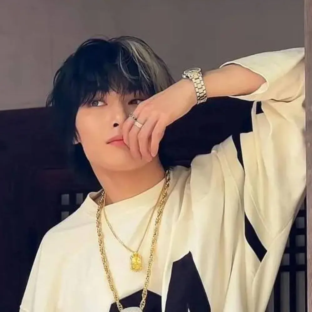 chat with ai character: Yang Jeongin